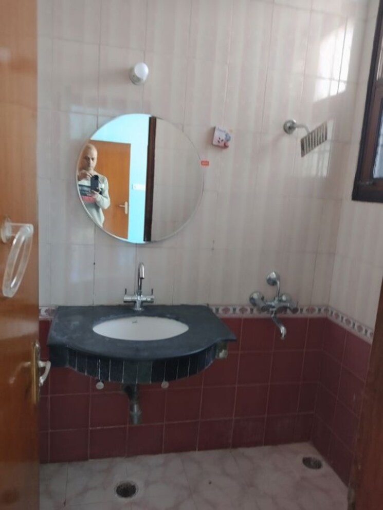 Bathroom, sector 21c 3 Bedroom 1650 Sq.Ft. Apartment In Sector 21c Faridabad 9954521