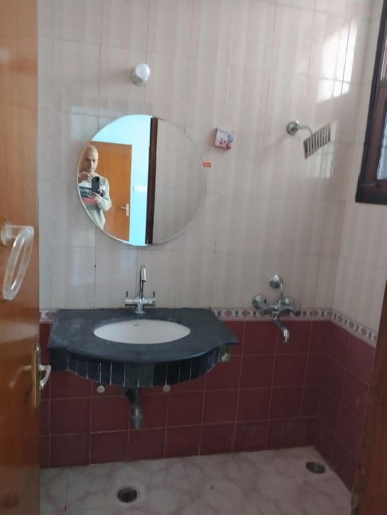 Bathroom, sector 21c 3 Bedroom 1650 Sq.Ft. Apartment In Sector 21c Faridabad 9954521