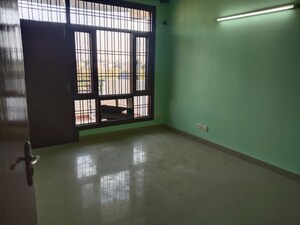 Room in 3 BHK Apartment at Sector 21c – for Rent