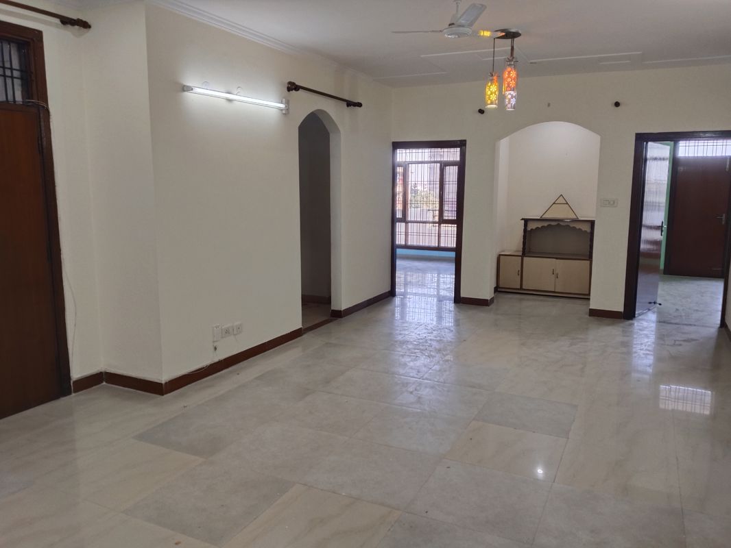 3 BHK + Pooja Room Apartment For Rent in Sector 21C