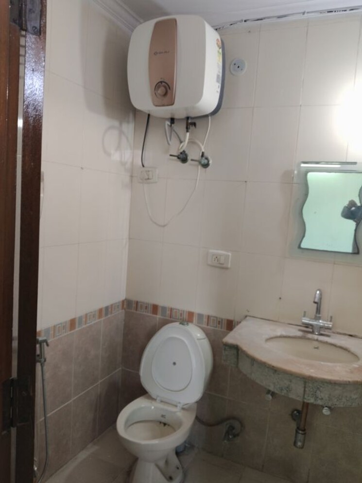 Bathroom, sector 21c 3 Bedroom 1650 Sq.Ft. Apartment In Sector 21c Faridabad 9954521