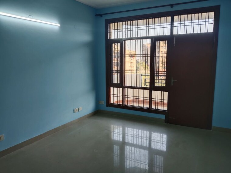 Room, sector 21c 3 Bedroom 1650 Sq.Ft. Apartment In Sector 21c Faridabad 9954521