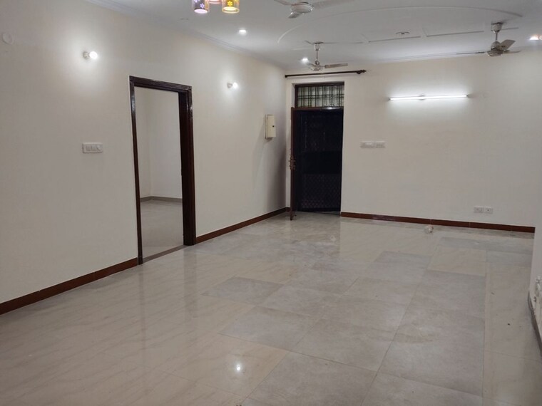 Room, sector 21c 3 Bedroom 1650 Sq.Ft. Apartment In Sector 21c Faridabad 9954521