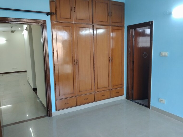 Room, sector 21c 3 Bedroom 1650 Sq.Ft. Apartment In Sector 21c Faridabad 9954521