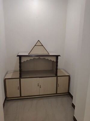 Furnished Amenities in 3 BHK Apartment at Sector 21c – for Rent