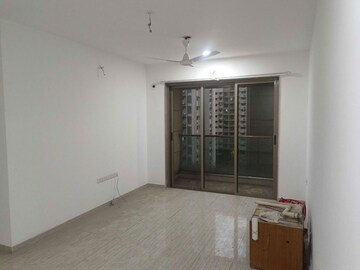 Room in 2 BHK Apartment at Sheth Vasant Oasis, Andheri East – for Rent