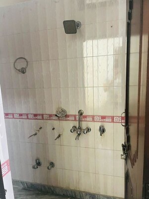 Bathroom in 2.5 BHK Builder Floor at Mayur Vihar – for Rent
