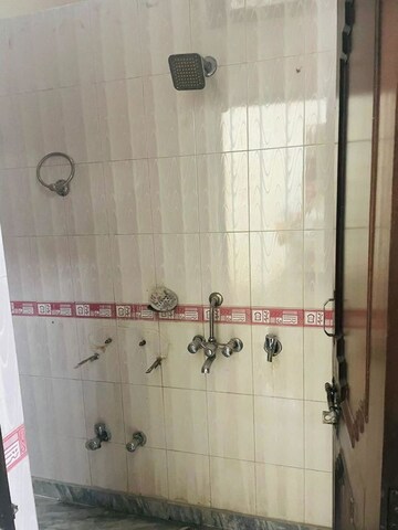 Bathroom in 2.5 BHK Builder Floor at Mayur Vihar – for Rent