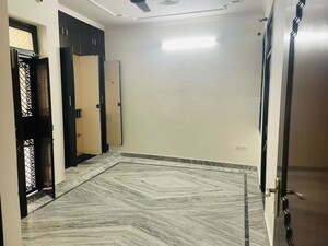 Room in 2.5 BHK Builder Floor at Mayur Vihar – for Rent
