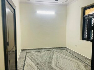 Room in 2.5 BHK Builder Floor at Mayur Vihar – for Rent