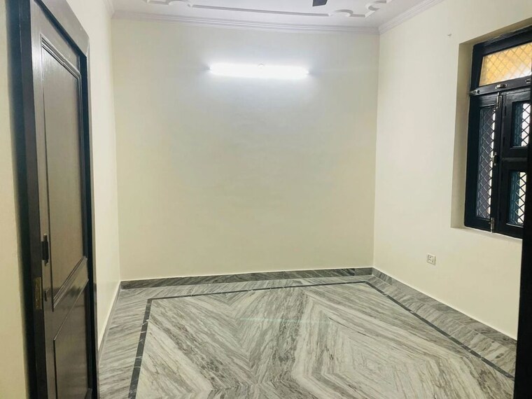 Room, mayur vihar 2.5 Bedroom 620 Sq.Ft. Builder Floor In Mayur Vihar Delhi 9954522