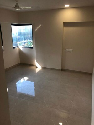 Room in 3 BHK Apartment at Khar West – for Rent