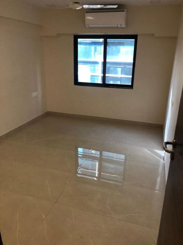 Room, khar west 3 Bedroom 1100 Sq.Ft. Apartment In Khar West Mumbai 9954523