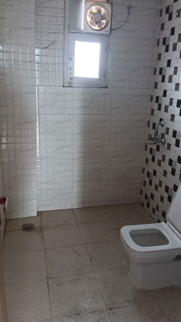 Attached Bathroom in 2 BHK Builder Floor at Maidan Garhi – for Sale