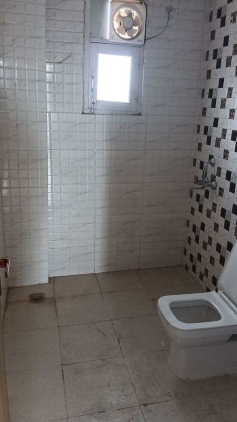 Attached Bathroom, maidan garhi 2 Bedroom 700 Sq.Ft. Builder Floor In Maidan Garhi Delhi 9954527