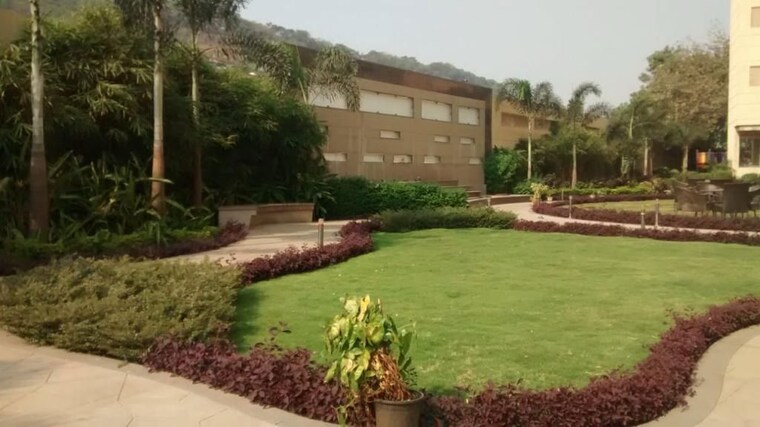 Garden, mayfair-hillcrest 2 Bedroom 700 Sq.Ft. Apartment In Powai Mumbai 9954531