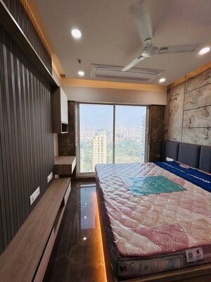 Bedroom in 2 BHK Apartment at Earth Building, Matunga East – for Rent