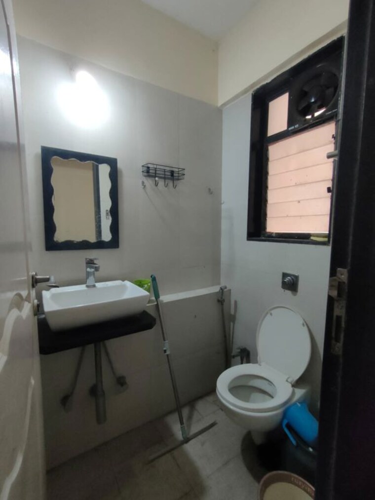 Bathroom, mayfair-housing-hillcrest 2 Bedroom 700 Sq.Ft. Apartment In Vikhroli West Mumbai 9954540