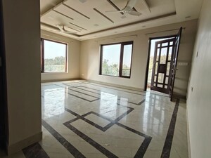 Room in 4 BHK Builder Floor at Sector 4 – for Sale