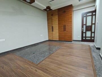 Room in 4 BHK Builder Floor at Sector 4 – for Sale