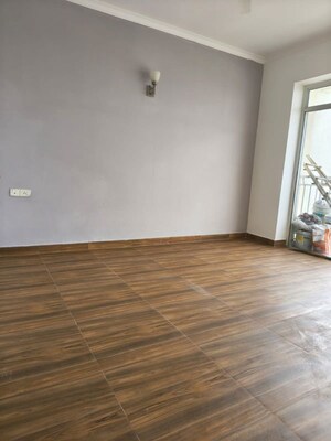 Room in 3 BHK Apartment at Jaypee Greens Pavilion Court, Sector 128 – for Rent