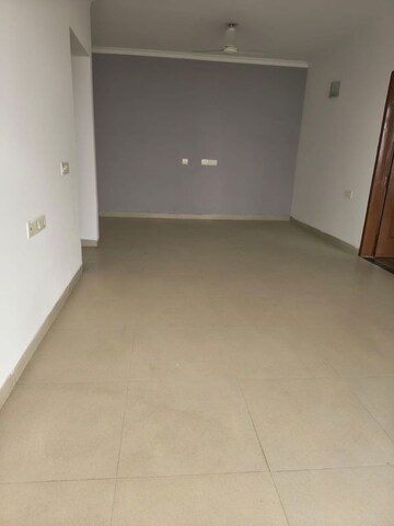 Room in 3 BHK Apartment at Jaypee Greens Pavilion Court, Sector 128 – for Rent