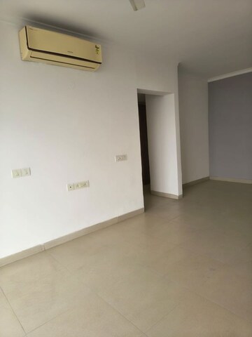 Room in 3 BHK Apartment at Jaypee Greens Pavilion Court, Sector 128 – for Rent
