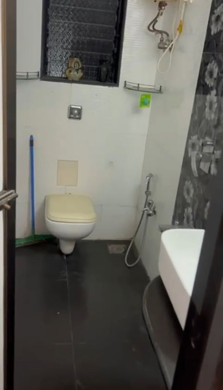 Bathroom, riddhi-garden 3 Bedroom 900 Sq.Ft. Apartment In Malad East Mumbai 9954577