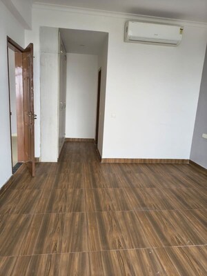 Room in 3 BHK Apartment at Jaypee Greens Pavilion Court, Sector 128 – for Rent