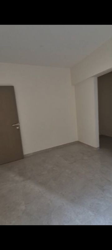 Room in 3 BHK Apartment at Nirmaan Heena, Vile Parle East – for Rent