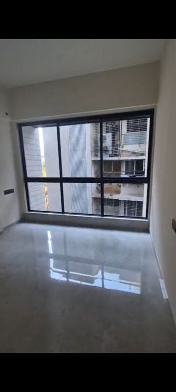 Room in 3 BHK Apartment at Nirmaan Heena, Vile Parle East – for Rent