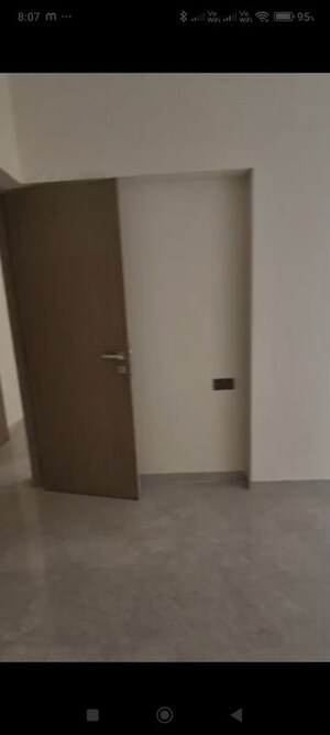 Room in 3 BHK Apartment at Nirmaan Heena, Vile Parle East – for Rent