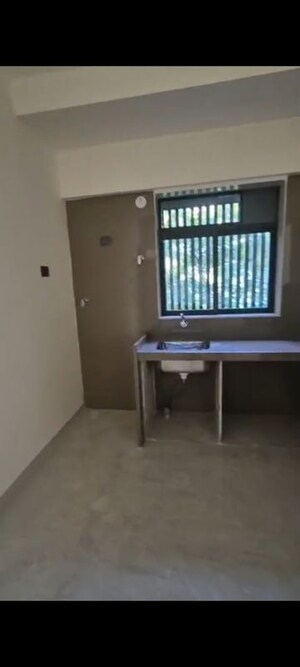 Room in 3 BHK Apartment at Nirmaan Heena, Vile Parle East – for Rent