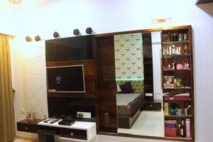 Furnished Amenities in 3 BHK Apartment at Andheri West – for Rent