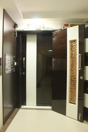 Room in 3 BHK Apartment at Andheri West – for Rent