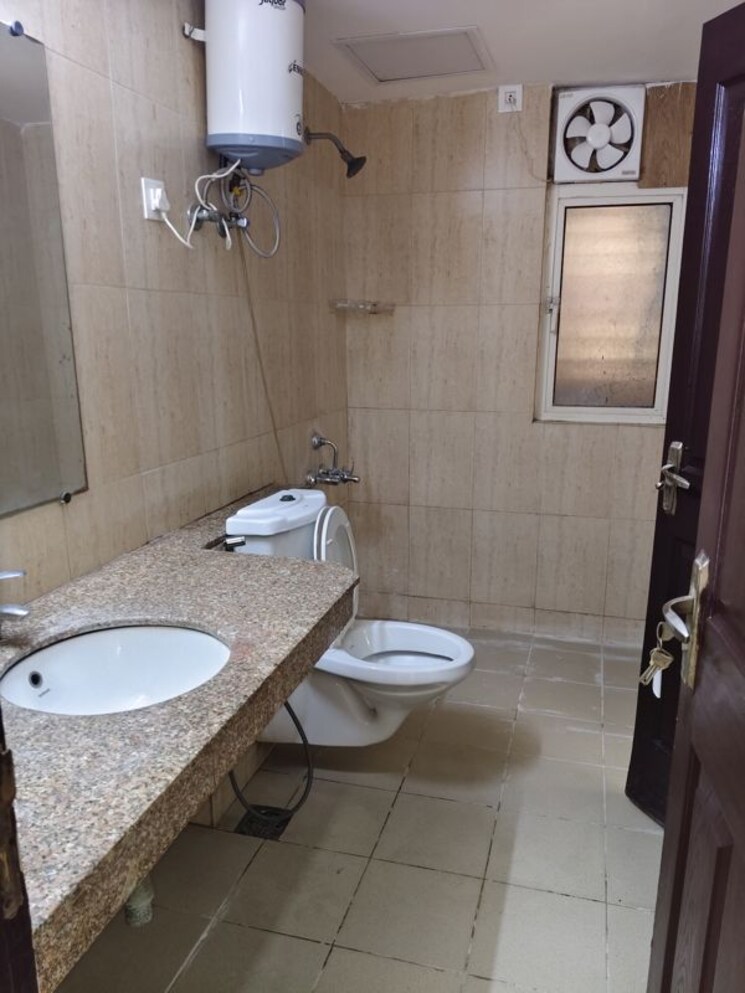 Bathroom, lotus-panache 4 Bedroom 2538 Sq.Ft. Apartment In Sector 110 Noida 9924165