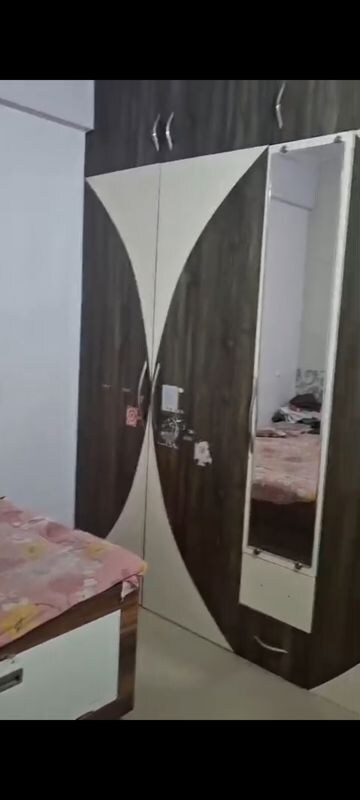 Furnished Amenities in 1 BHK Apartment at Om Vijayshree Apartment, Vile Parle East – for Rent