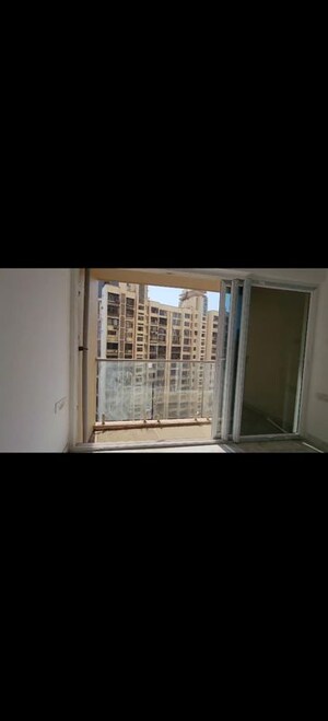 Room in 2 BHK Apartment at RNA NG Eclat, Andheri West – for Sale