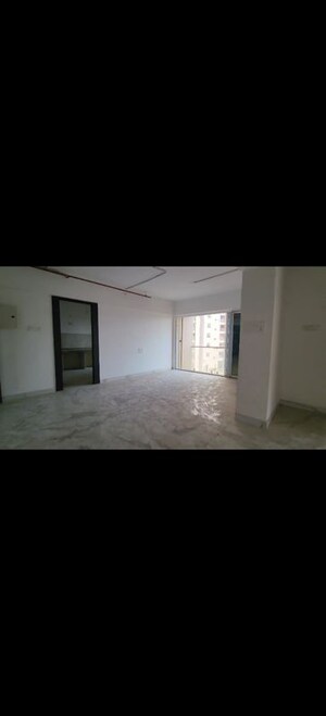 Room in 2 BHK Apartment at RNA NG Eclat, Andheri West – for Sale