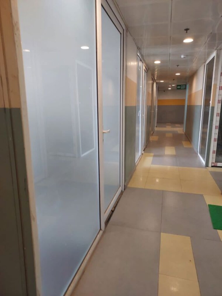 undefined, gaur-city-mall Commercial Office Space 300 Sq.Ft. In Sector 4 Greater Noida Greater Noida 9954650