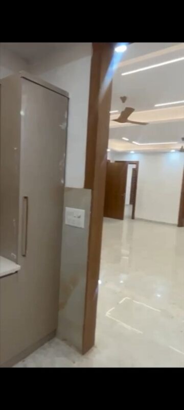 Room in 4 BHK Builder Floor at Sector 9 – for Sale