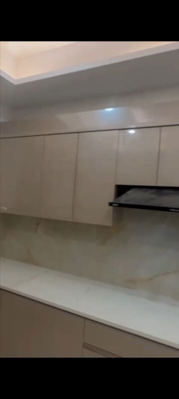 Furnished Amenities in 4 BHK Builder Floor at Sector 9 – for Sale