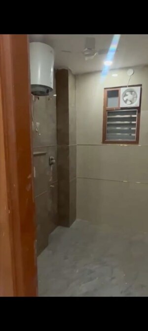 Furnished Amenities in 4 BHK Builder Floor at Sector 9 – for Sale