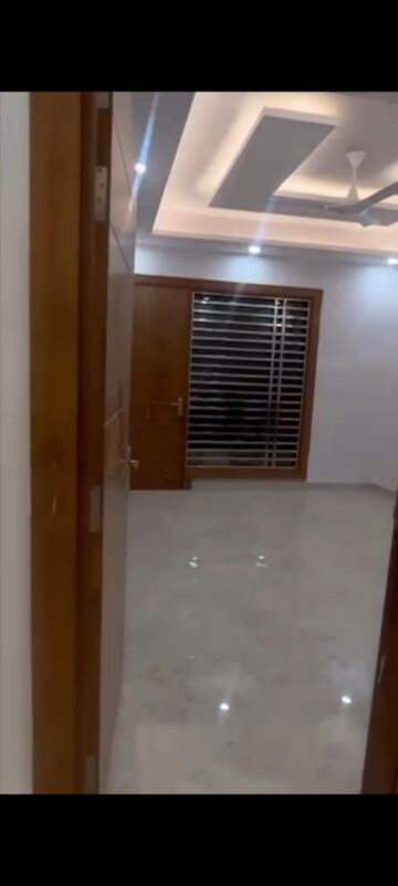 Room in 4 BHK Builder Floor at Sector 9 – for Sale