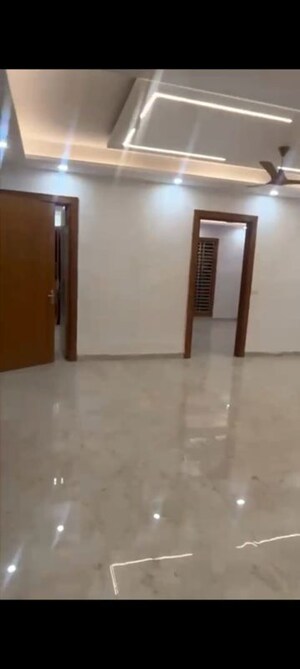 Room in 4 BHK Builder Floor at Sector 9 – for Sale