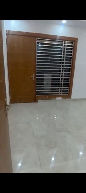 Room in 4 BHK Builder Floor at Sector 9 – for Sale