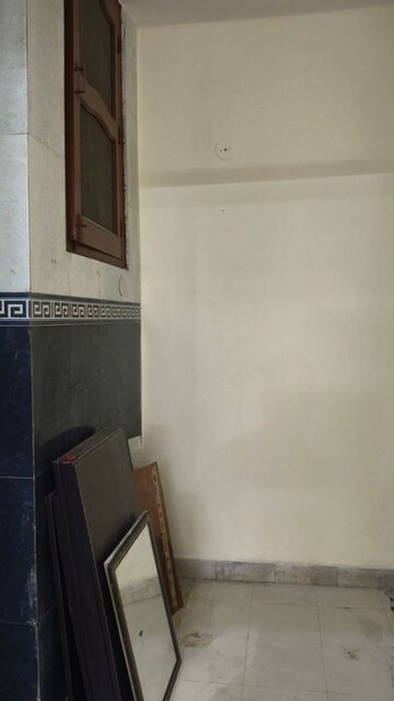 Furnished Amenities in 3 BHK Builder Floor at Tulip Mall, Sector 46 – for Rent