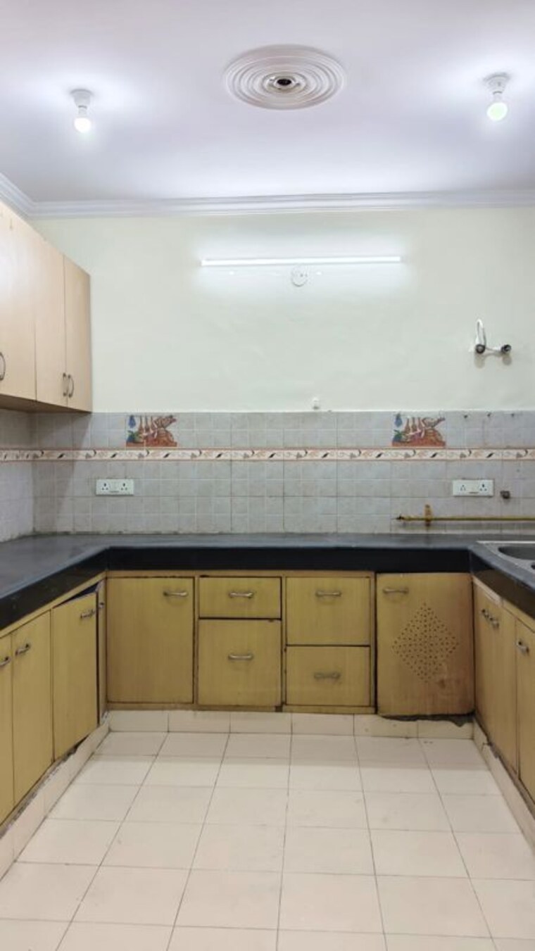 Kitchen, tulip-mall 3 Bedroom 200 Sq.Mt. Builder Floor In Sector 46 Noida 9954669