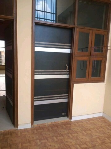 Room in 2 BHK Builder Floor at Eldeco Ananda, Sector 48 – for Rent