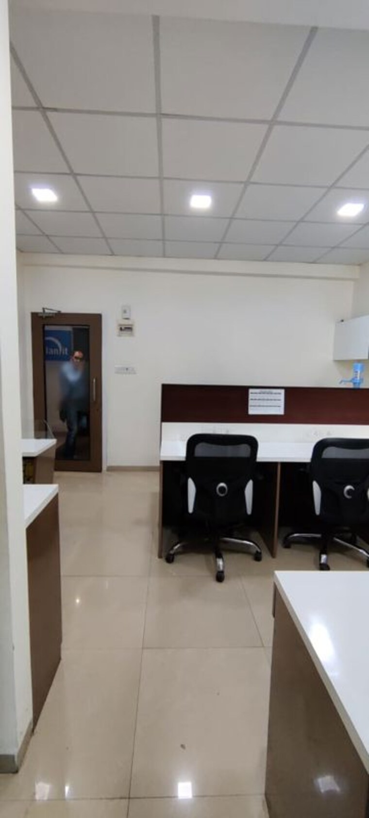 Team Area, knox-plaza Commercial Office Space 300 Sq.Ft. In Malad West Mumbai 9954679
